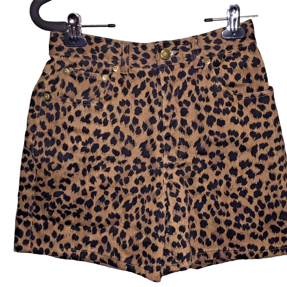 Newport News Jeanology 5 PKT. Leopard Print denim jean shorts size6